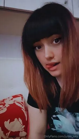 Julya Loly Thumbnail Picture
