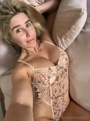 Julzzx3 Thumbnail Picture