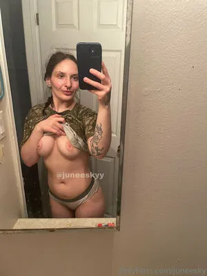 Juneesky OnlyFans Leaked Free Thumbnail Picture - #RaFtui20g1