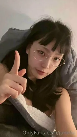 Juneliu OnlyFans Leaked Free Thumbnail Picture - #6x9rEFsk2X