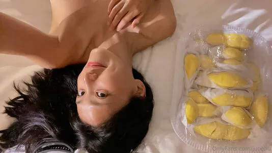 Juneliu OnlyFans Leaked Free Thumbnail Picture - #R12GjMMxIe