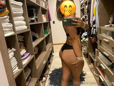 Justkhloee Thumbnail Picture