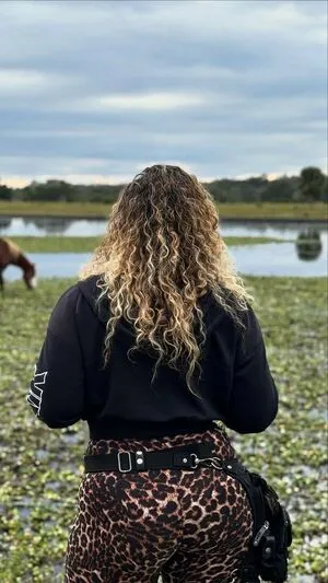 JustYeliz Thumbnail Picture