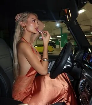 Kalli Locklear Thumbnail Picture