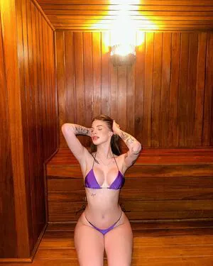 Kamila Borges Thumbnail Picture
