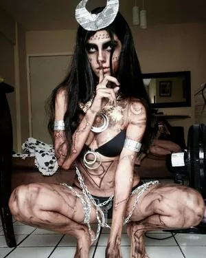 Kamila Ferreira Thumbnail Picture