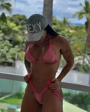 Kamila Simioni Thumbnail Picture