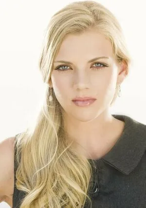 Kara Killmer Thumbnail Picture