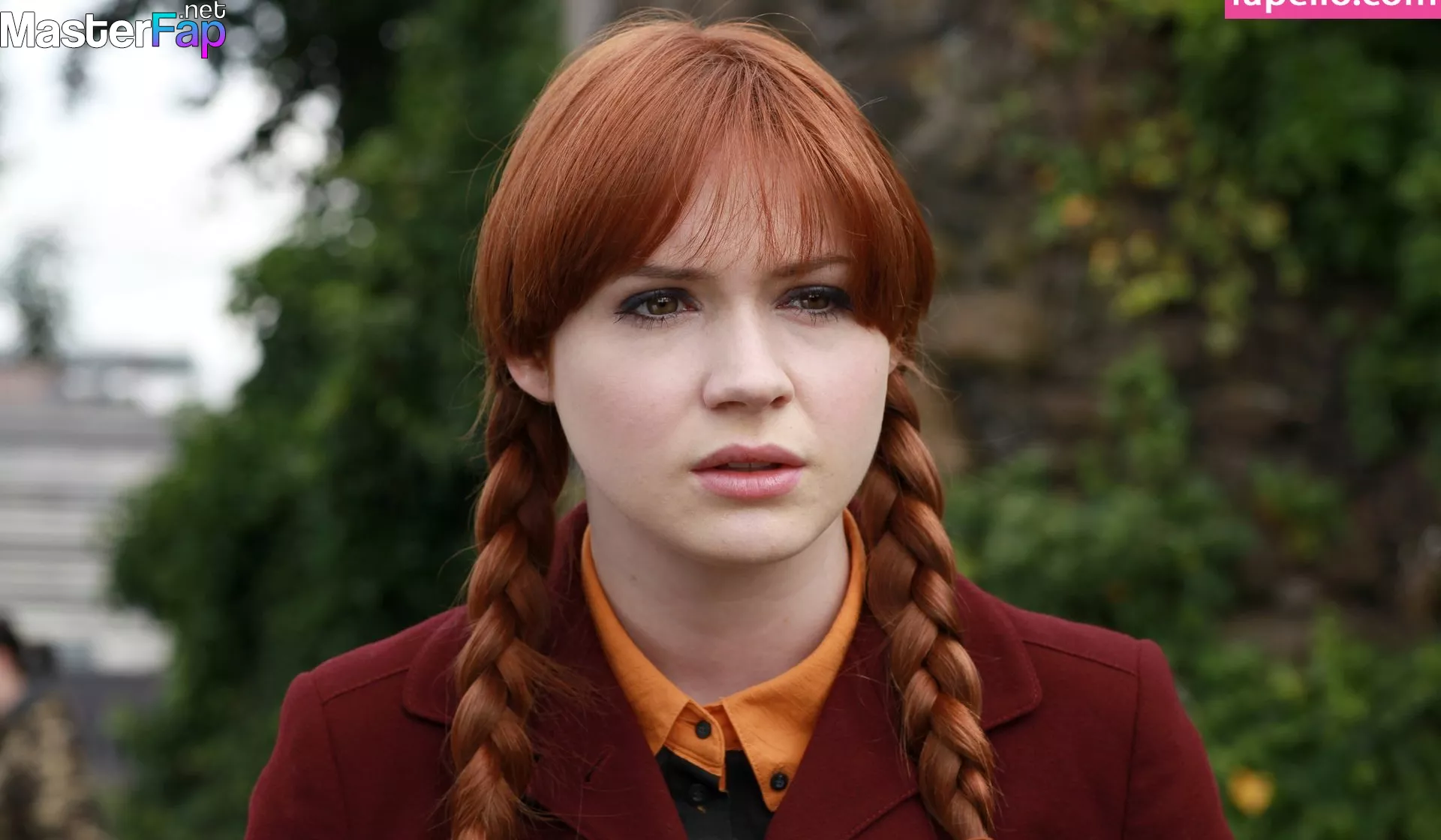 Karen gillan breasts