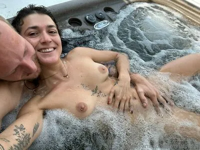 Karena Thompson Thumbnail Picture