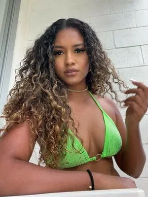 Karolina Achong Thumbnail Picture