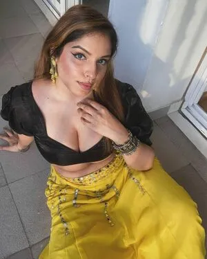 Kashi Verma Thumbnail Picture