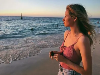 Kassandra Clementi Thumbnail Picture