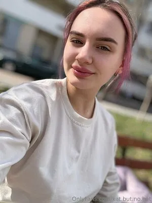 Kat But No Hat Thumbnail Picture