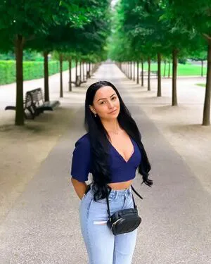 Kat Corrao Thumbnail Picture
