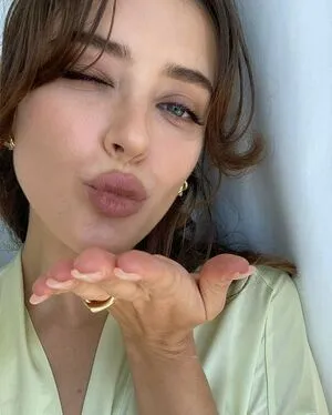 Katherine Langford Thumbnail Picture