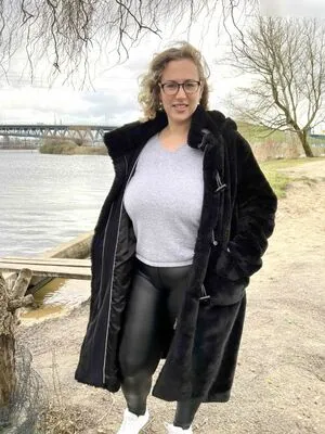 Kathy Deep Thumbnail Picture