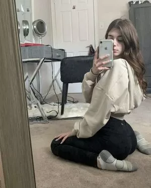 Katie Isnor Profile Thumbnail