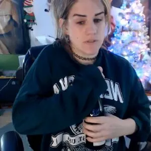 Katiecutie Thumbnail Picture