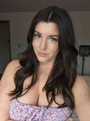 Kayla Summers Thumbnail Picture