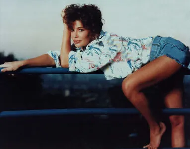 Kelly LeBrock Profile Thumbnail
