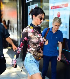 Kendall Jenner OnlyFans Leaked Free Thumbnail Picture - #Iv6KvDCaNe