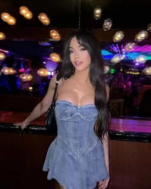 Kendall Raindrop OnlyFans Leaked Free Thumbnail Picture - #4VG037otBI