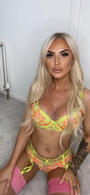 Khloe3 Thumbnail Picture