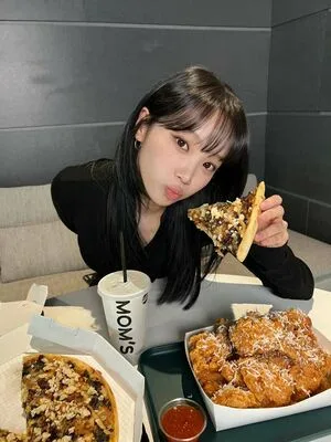 Kim Chaewon OnlyFans Leaked Free Thumbnail Picture - #9KOCsohUGe