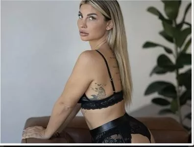 Kim Famous Thumbnail Picture