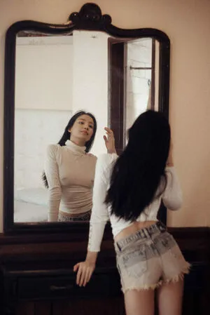 Kim Luz Thumbnail Picture