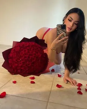Kimsecret Thumbnail Picture
