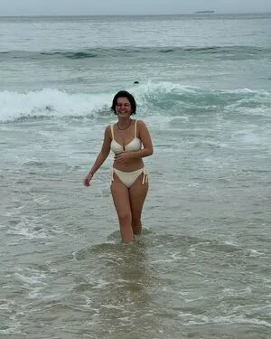 Klara Castanho Thumbnail Picture