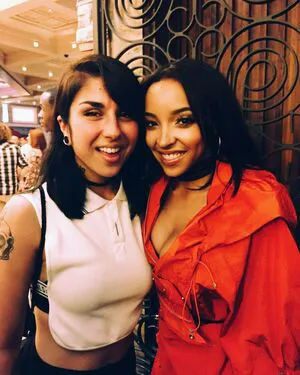 Krewella OnlyFans Leaked Free Thumbnail Picture - #Ue7LSQS1F8