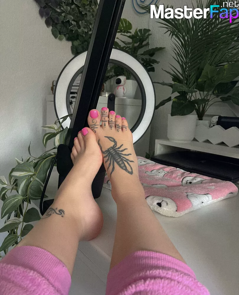 Kunshikitty feet