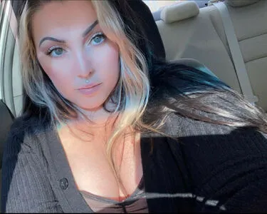Kylie Beee Thumbnail Picture