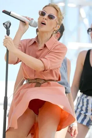 Kylie Minogue Thumbnail Picture