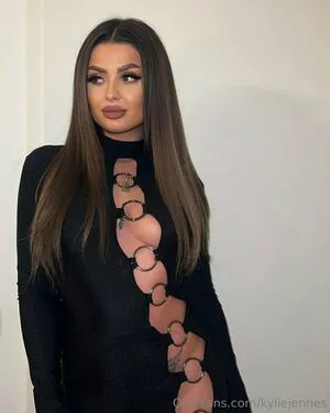 Kyliejennes Thumbnail Picture