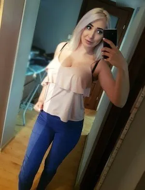 Lady Avi Thumbnail Picture