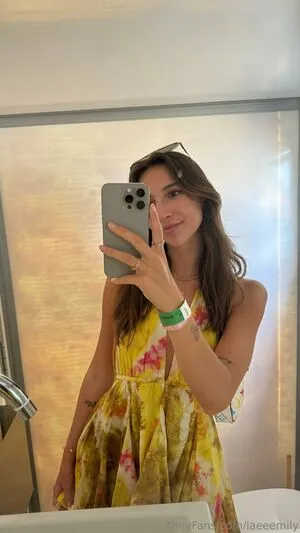 Laeeemily Thumbnail Picture