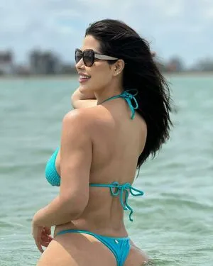 Lais Caldas Thumbnail Picture