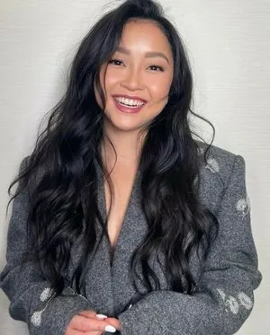 Lana Condor Thumbnail Picture