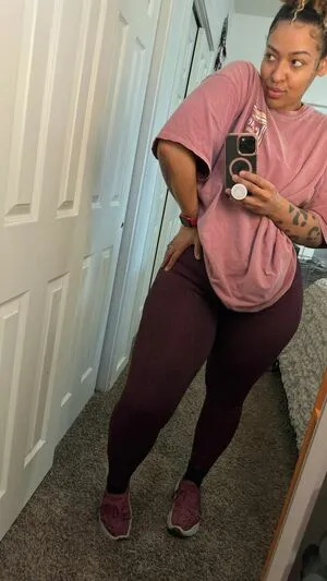 Lana Kane0420 Thumbnail Picture