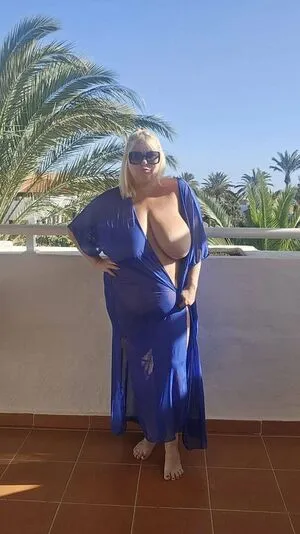 Lara Moore OnlyFans Leaked Free Thumbnail Picture - #AMTEGitcrx