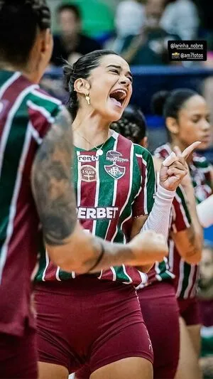 Lara Nobre Thumbnail Picture