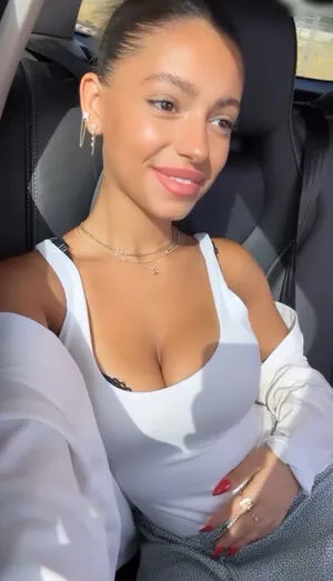 Larin Manor OnlyFans Leaked Free Thumbnail Picture - #ISrtChgunM