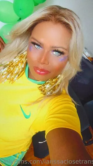 Larissa Close Thumbnail Picture