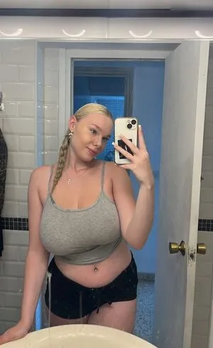 Larissa Lhaa Thumbnail Picture