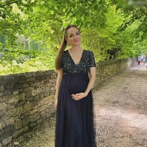 Larissa Riess Thumbnail Picture