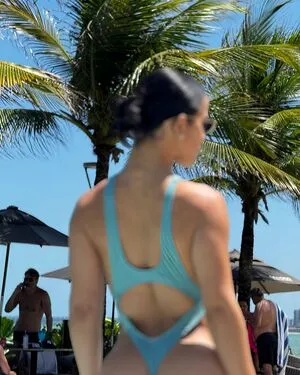Larissa Tomasia Thumbnail Picture